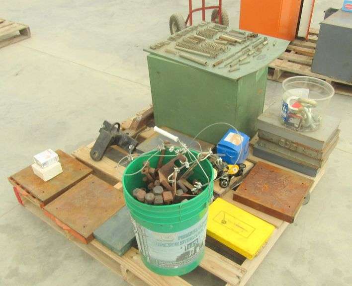 Y1258 Hardware Organizers + Stock Pickett Auction Service