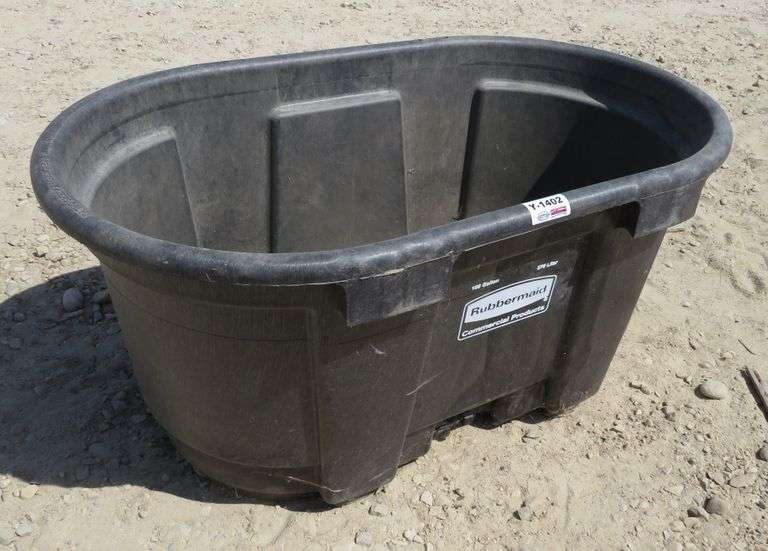 Y1402 Rubbermaid Tank + Heaters + Buckets Pickett Auction Service