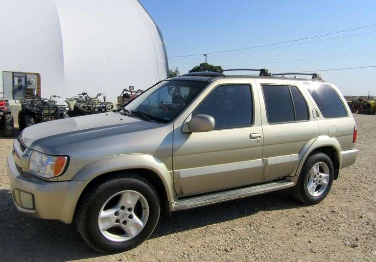 Y1212 2002 Infinity Qx4 SUV Pickett Auction Service
