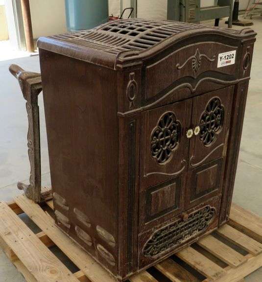 Y1202 Zenith Wood Stove Pickett Auction Service