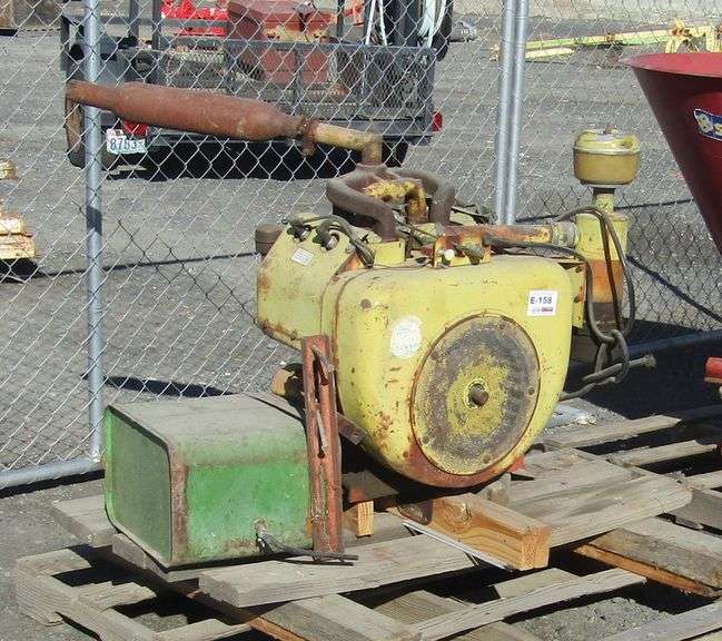 E158 Wisconsin 4 Cylinder Gas Engine Pickett Auction Service