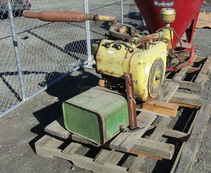 E158 Wisconsin 4 Cylinder Gas Engine Pickett Auction Service