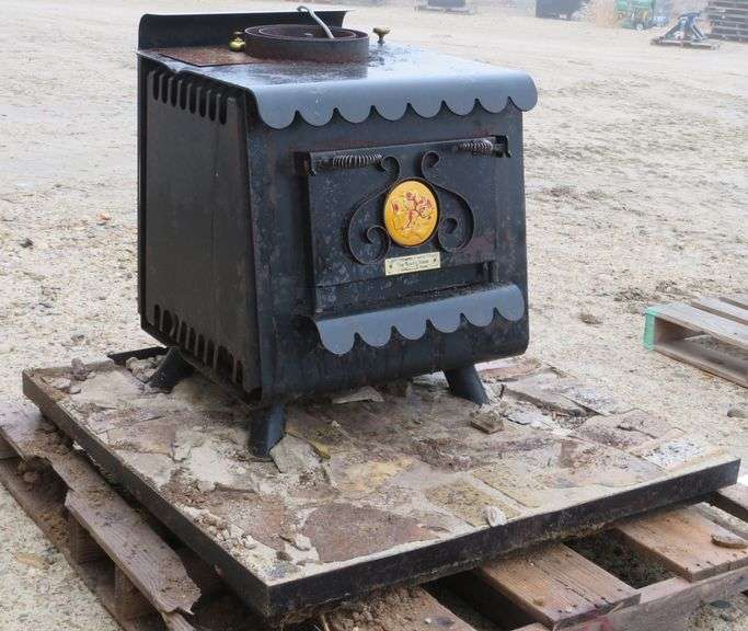 A839 The Earth Stove Wood Stove Pickett Auction Service