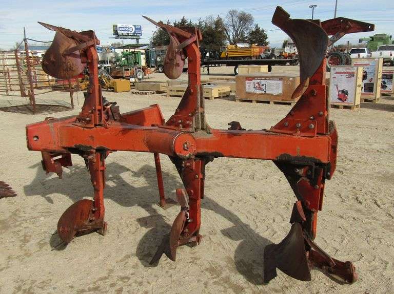 B1113 Massey Ferguson Rollover Plow Pickett Auction Service