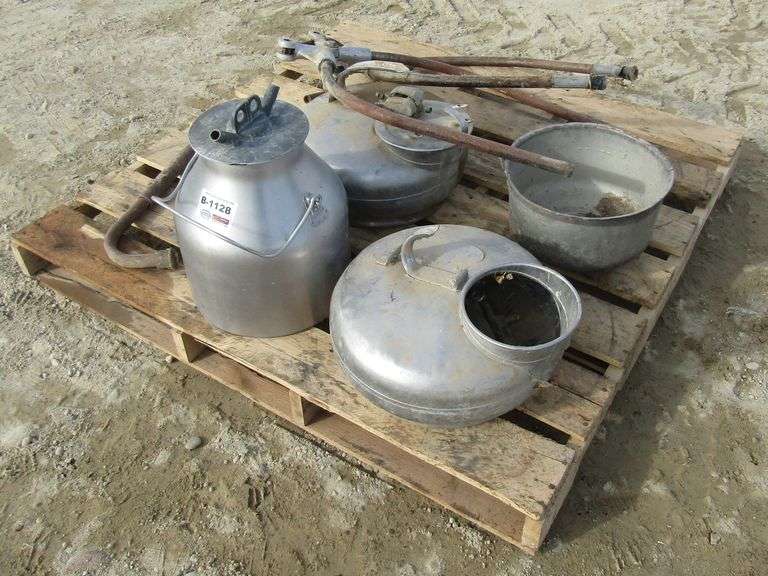 B1128 Dairy Supplies Pickett Auction Service