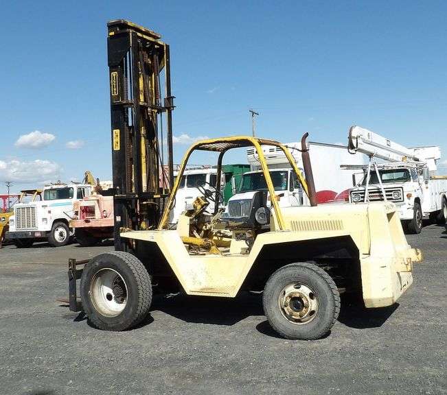 C584 Wiggins 8,000 lb Forklift Pickett Auction Service