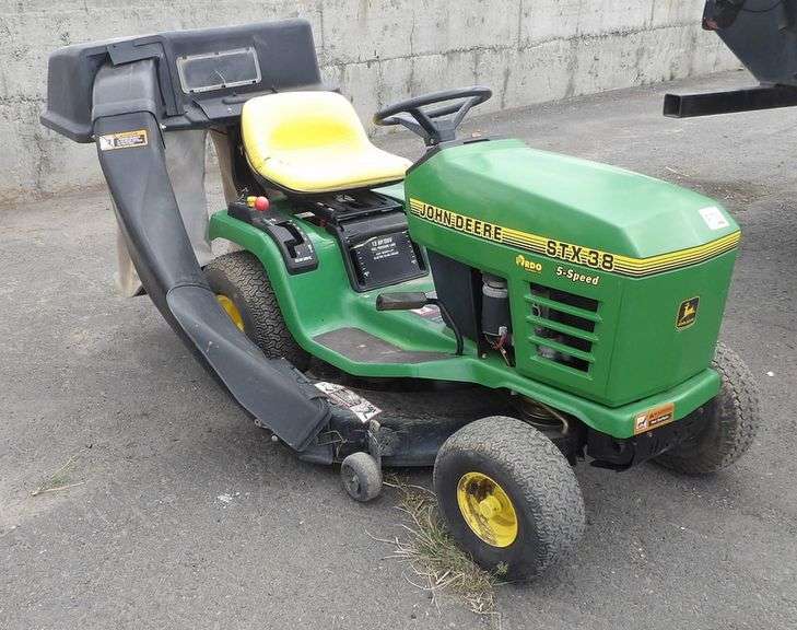 C733 John Deere STX38 Riding Mower Pickett Auction Service