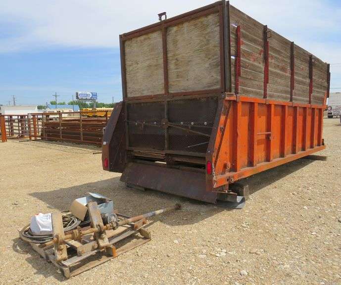 E346 Chain Driven Manure Spreader Bed Pickett Auction Service