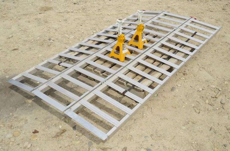 E605 Loading Ramps + Jack Stands Pickett Auction Service