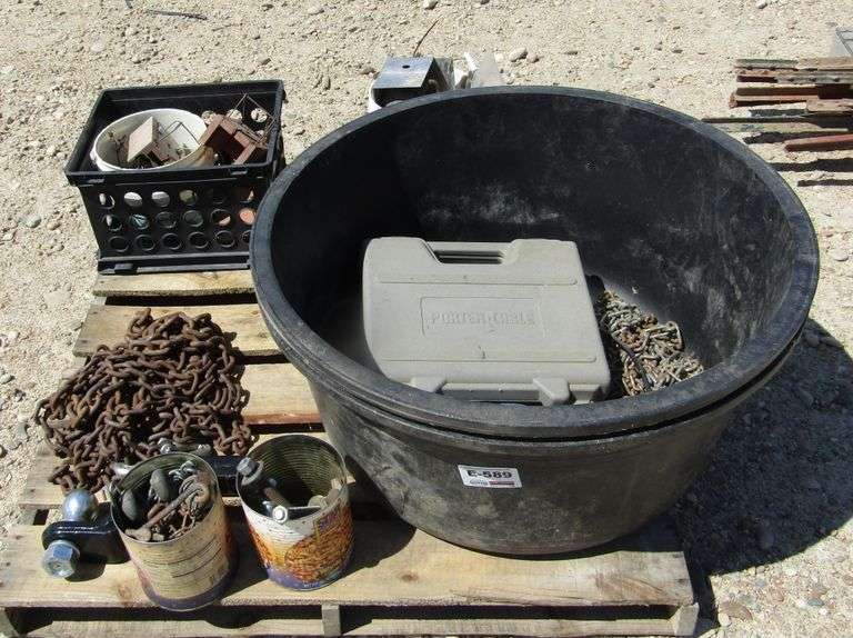 E589 Livestock Buckets/ Heater + Farm Stock Pickett Auction Service