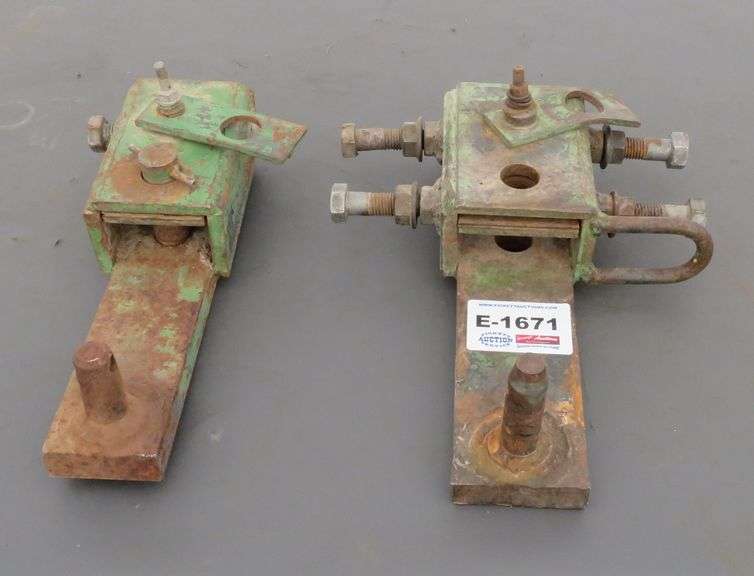 E1671 John Deere Baler Hitch Extensions Pickett Auction Service