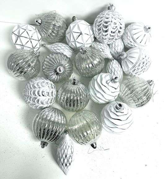 Large Shatterproof Ornament Set