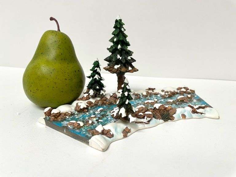 “Mill Creek Curved Section” Department 56