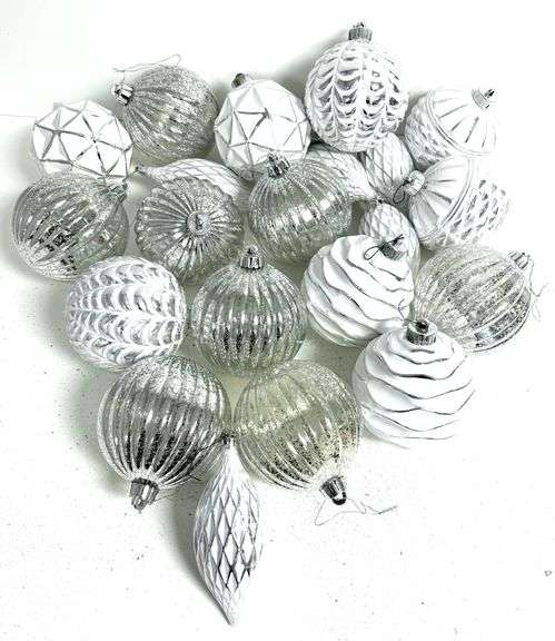 Large Shatterproof Ornament Set