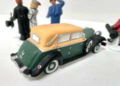 “Steppin’ Out On The Town” Department 56 Accessory Figures