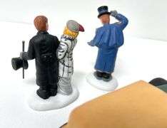 “Steppin’ Out On The Town” Department 56 Accessory Figures