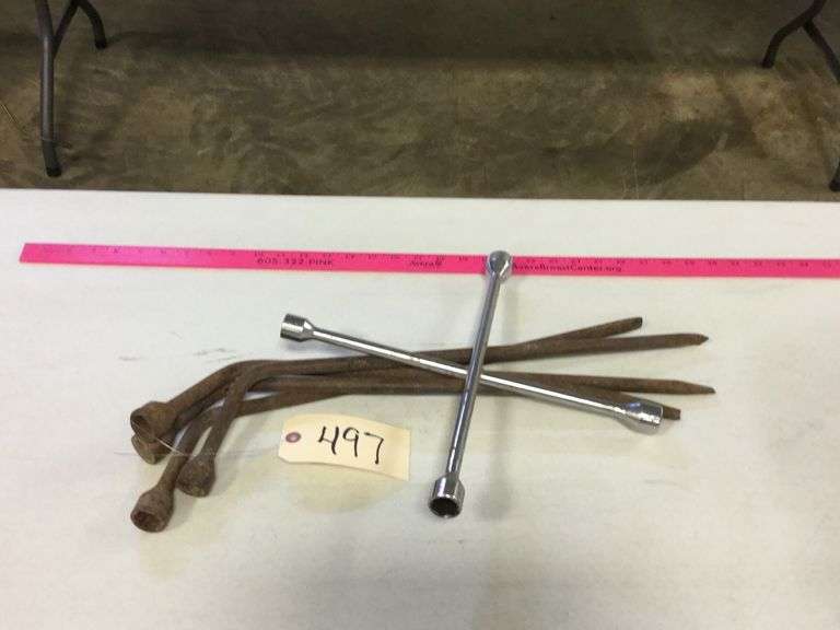(5) Tire irons & (1) Four Way wrench Peterson Land & Auction LLC