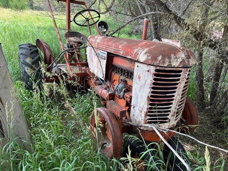 1946? Case Tractor Salvage not running Peterson Land & Auction LLC