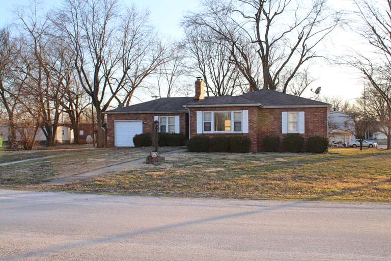 3 Bedroom 1 Bath Home in Lenzburg, IL Property Peddler