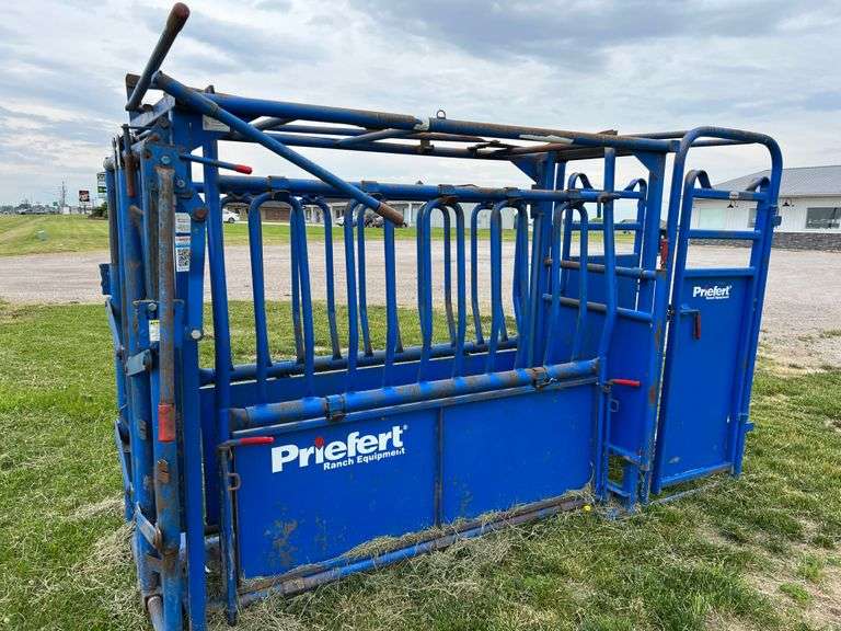 Priefert Cattle Squeeze Chute Property Peddler