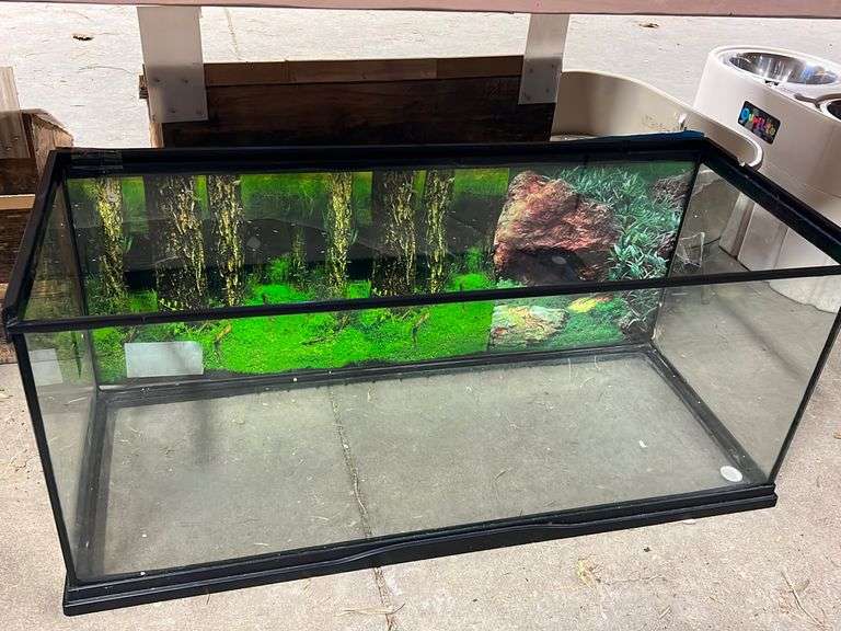 20 Gal Long Reptile Tank Rogers Community Auction Inc.