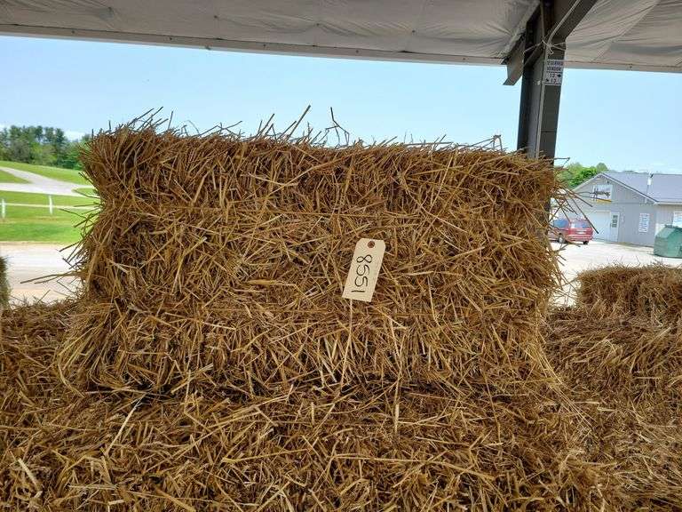 30 Wheat Straw Rogers Community Auction Inc.