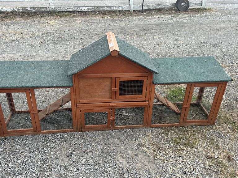 Chicken Coop Rogers Community Auction Inc.