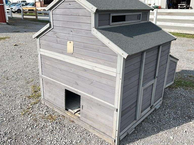 Chicken Coop Rogers Community Auction Inc.
