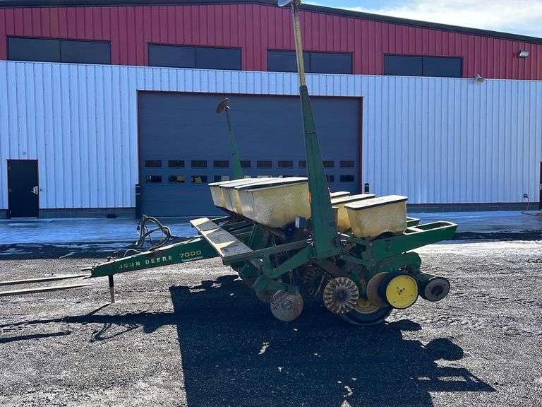 "ABSOLUTE" John Deere 7000 Corn Planter RES Auction Services