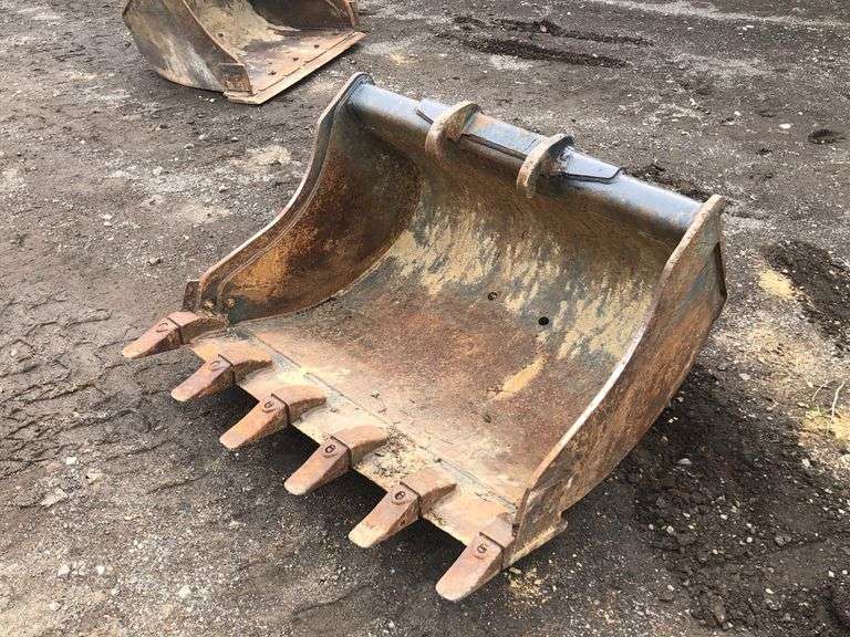 "ABSOLUTE" 36" Bobcat Quick Attach Excavator Bucket RES Auction Services