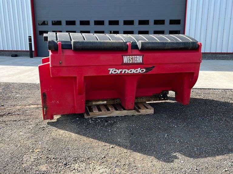"ABSOLUTE" 2018 Western Tornado 2.5 Ton Salt Spreader RES Auction
