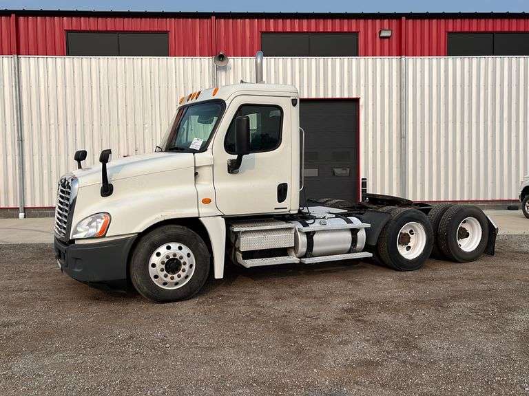 "ABSOLUTE" 2009 Freightliner Cascadia Semi Truck RES Auction Services