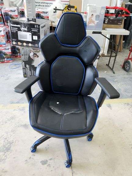 DPS gaming chair - Rideau Auctions
