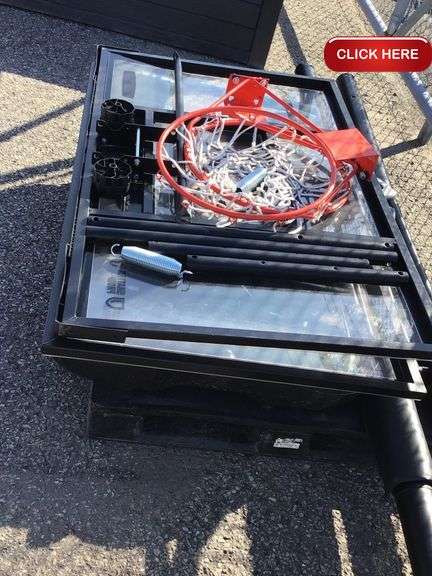 Lifetime 54” portable basketball system - Rideau Auctions