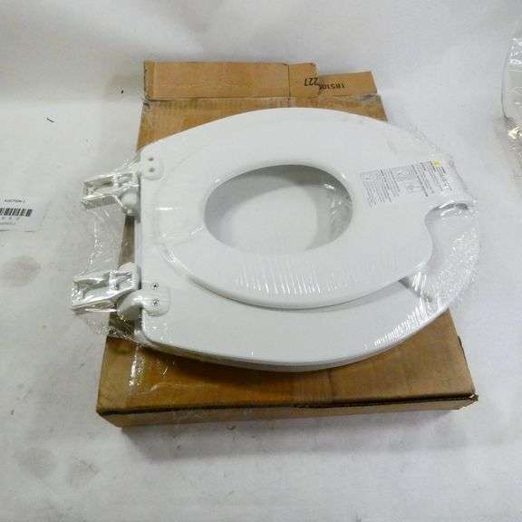 MAYFAIR Toilet Seat with BuiltIn Potty Training Seat Rio Grande Trade