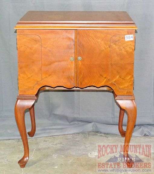 Vintage 2 Door Sewing Table with Interior Drawers. 31"X23"X17". Rocky