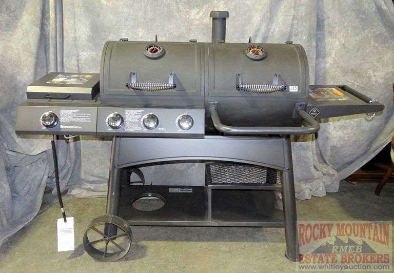 New Member's Mark Charcoal & Gas Combo Grill with Sideburner Griddle. Take your outdoor cooking
