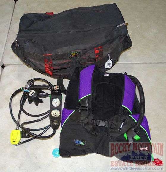 SeaQuest Diving VestMedium & Sherwood "Octopus" Scuba Regulator