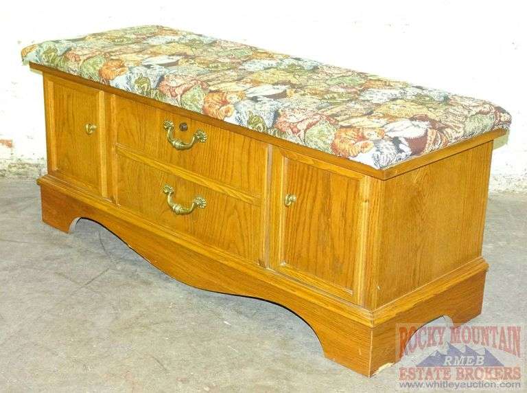 Lane oak cedar chest with interior felt lined tray, upholstered bench
