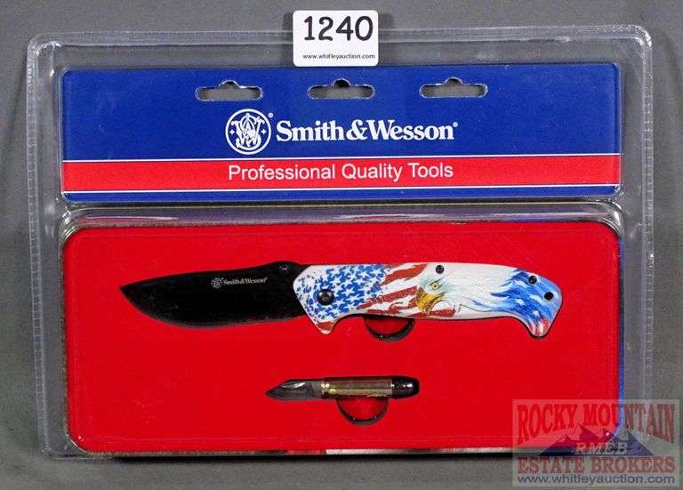New Smith & Wesson American Eagle liner lock folding knife with small