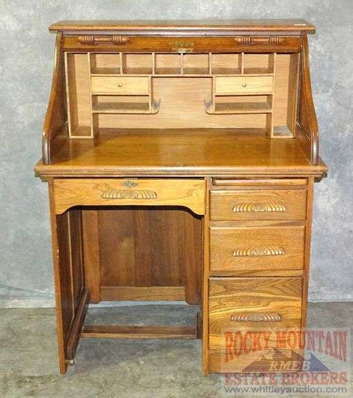 Nice Oak "S" Roll Top Desk with Carved Drawer Pulls, Pull Out Writing