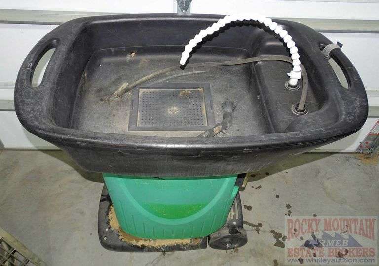 Nice SmartWasher Model 23 rollaround solvent parts washer. Rocky