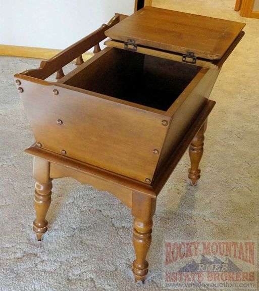 Vintage Hard Rock Maple dough box style end table with interior storage
