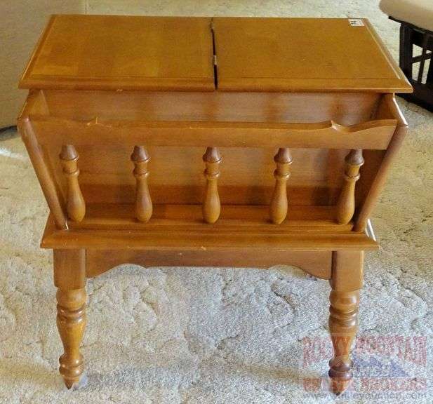 Vintage Hard Rock Maple dough box style end table with interior storage