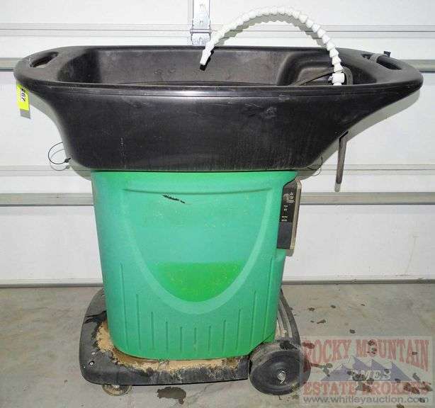 Nice SmartWasher Model 23 rollaround solvent parts washer. Rocky