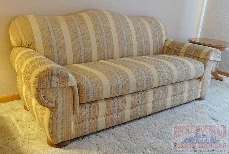 Like new, super clean LaZBoy "American Home Collection" curved back