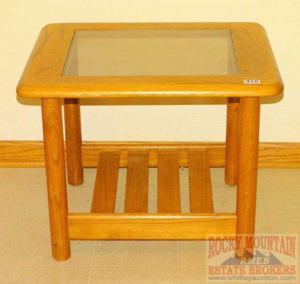 Heavy oak end table with glass inset top. 20x26x22. Rocky Mountain