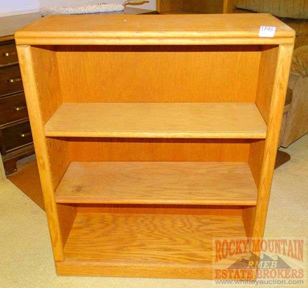 Oak shelf unit. 36x30x12. Rocky Mountain Estate Brokers Inc.