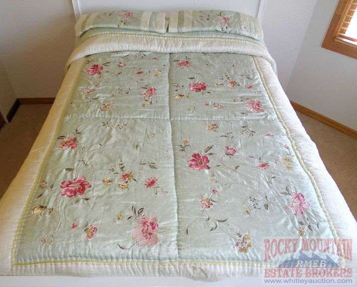 Very Nice Embroidered Full Size Quilt W/ Pillow Shams, Bed Skirt, Sheet