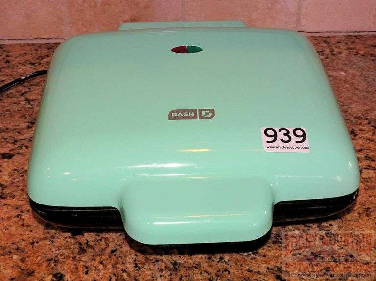 Dash NoDrip Waffle Maker. This does not appear to have hardly been